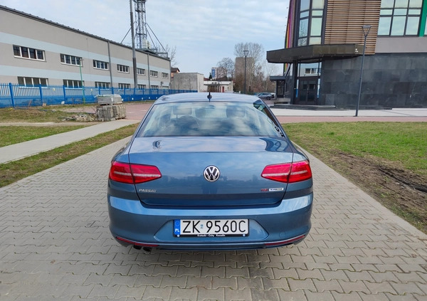 Volkswagen Passat cena 78000 przebieg: 87700, rok produkcji 2016 z Warszawa małe 172
